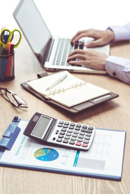 Si hereda un plan de pensiones y  lo cobra no debe tributar por él en el IS sino que debe declararlo en el IRPF